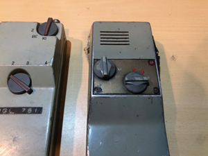 BRG FM05-165 kézirádió, korai széria példányai, 1970 és 1973 összehasonlítás, közeli felvétel