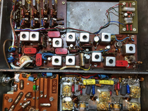 BRG FM10-164 mobil URH adó-vevő, teljesen tranzisztorizált, félvezetős, beépített kezelős, speciáis kivitel