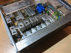 BRG FM301 és BRG FM303 URH mobil adó-vevő, teljesen félvezetős, modern technológia, korszerű fejlesztés, belső nézet, vevő egység, kristályváltó panel