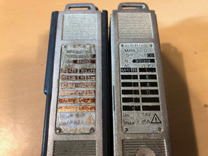 BRG FM503 (Maros-D) hordozható URH kézi adóvevő, adattábla a rádión