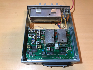 MultiCom Kft. által gyártott MCR2301 adó-vevő a BRG FM301 kiváltására